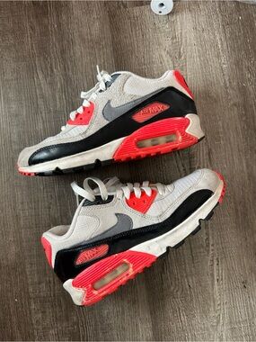 Nike Women’s Air Max Sneakers in White, Pink, Navy